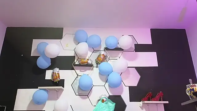 alondrabigtits online show from October 6, 10:56 am