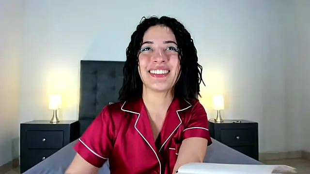 Snapshot of RileySkye chatting on December 22, 9:00 am RileySkye online show from December 22, 9:00 am