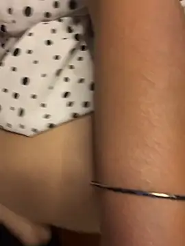 couple redbeach online show from January 13, 7:46 am