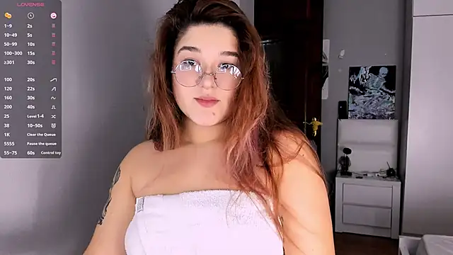 Snapshot of July_Slowdive chatting on December 7, 3:52 pm July Slowdive online show from December 7, 3:52 pm