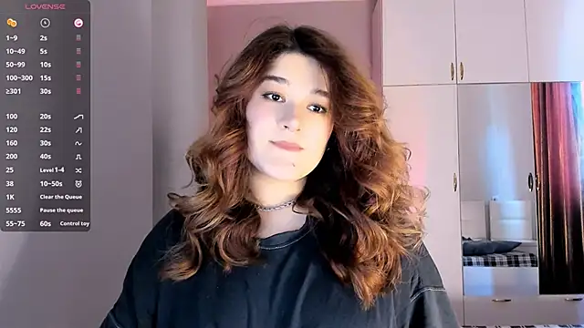 Snapshot of July_Slowdive chatting on January 30, 9:04 am July Slowdive online show from January 30, 9:04 am