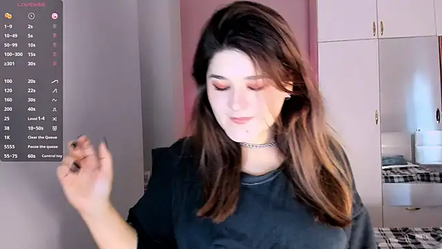 Snapshot of July_Slowdive chatting on February 10, 6:42 am July Slowdive online show from February 10, 6:42 am