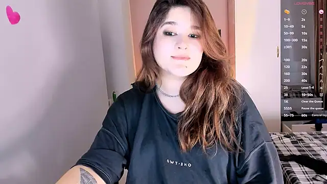 Snapshot of July_Slowdive chatting on February 12, 12:12 pm July Slowdive online show from February 12, 12:12 pm