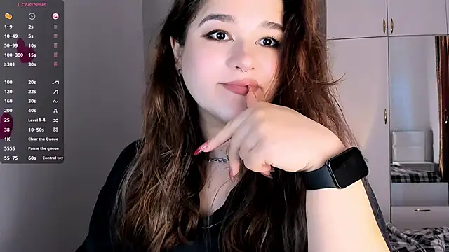 Snapshot of July_Slowdive chatting on February 17, 9:03 am July Slowdive online show from February 17, 9:03 am