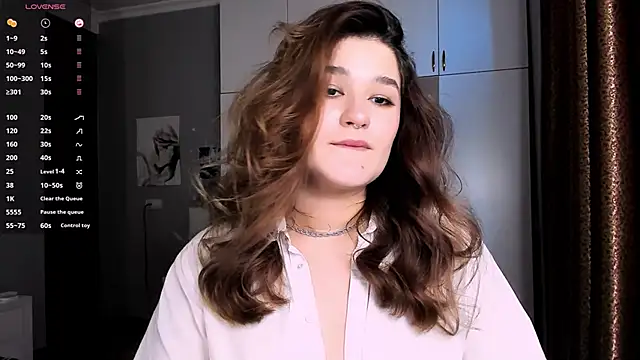 Snapshot of July_Slowdive chatting on March 13, 2:12 pm July Slowdive online show from March 13, 2:12 pm