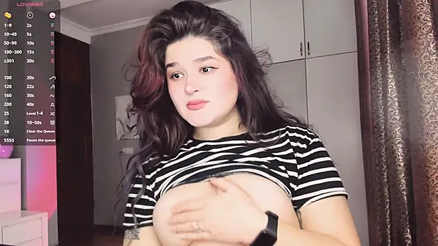 Snapshot of July_Slowdive chatting on October 29, 6:26 am July Slowdive online show from October 29, 6:26 am