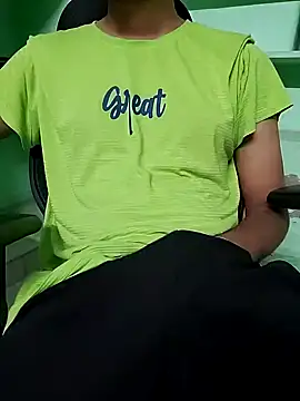 Snapshot of Smartboi007 chatting on December 8, 6:33 am Smartboi007 online show from December 8, 6:33 am