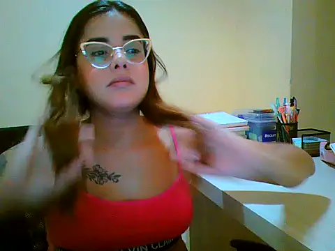 Snapshot of maliamiller chatting on December 17, 8:48 pm maliamiller online show from December 17, 8:48 pm