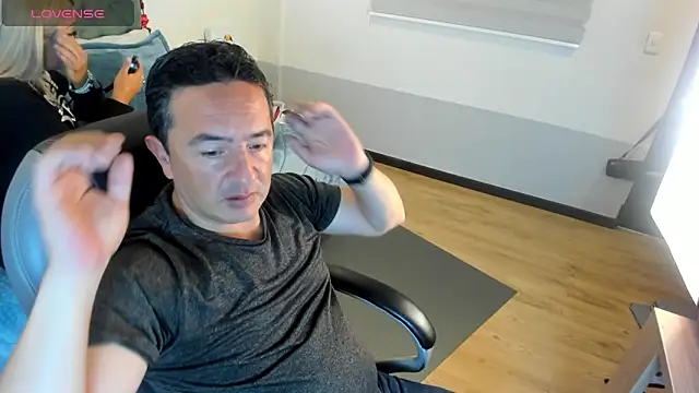 Snapshot of Sam_and_molly_ chatting on February 14, 7:44 pm Sam and molly online show from February 14, 7:44 pm