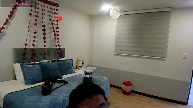 Snapshot of Sam_and_molly_ chatting on February 18, 7:09 pm Sam and molly online show from February 18, 7:09 pm