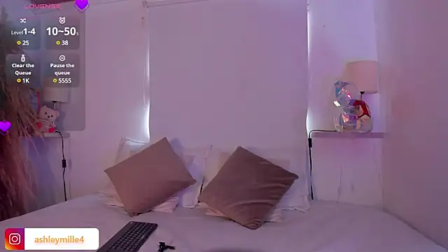  ashleymiller online show from March 12, 7:06 pm