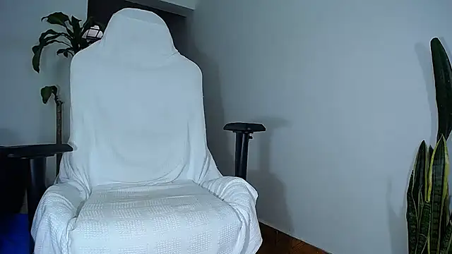 Snapshot of diamond_black00 chatting on February 7, 9:48 pm diamond black00 online show from February 7, 9:48 pm