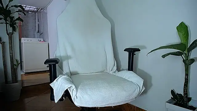 Snapshot of diamond_black00 chatting on March 6, 10:26 pm diamond black00 online show from March 6, 10:26 pm