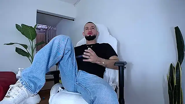 Snapshot of diamond_black00 chatting on October 30, 9:48 pm diamond black00 online show from October 30, 9:48 pm