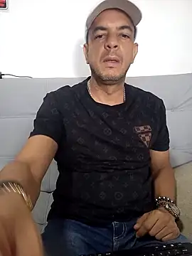 latinmartin73 online show from February 9, 2:49 am