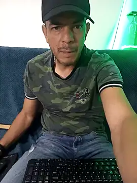 latinmartin73 online show from March 3, 1:31 am