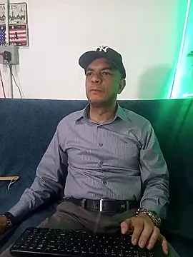 latinmartin73 online show from March 6, 2:19 am