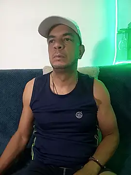 latinmartin73 online show from March 15, 2:35 am