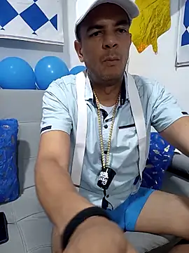 latinmartin73 online show from September 23, 12:46 am