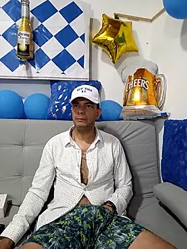 latinmartin73 online show from September 25, 12:25 am