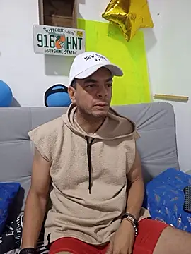 latinmartin73 online show from October 12, 2:05 pm