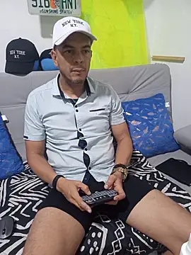 latinmartin73 online show from October 16, 12:11 am