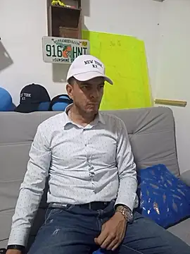 latinmartin73 online show from October 24, 12:19 am