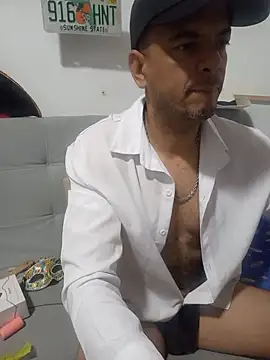 latinmartin73 online show from November 2, 4:15 am