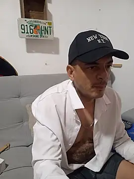 latinmartin73 online show from November 2, 7:05 pm