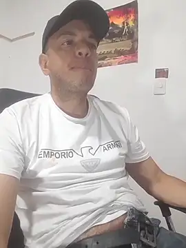 latinmartin73 online show from December 2, 11:23 pm