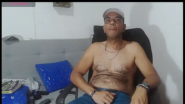 latinmartin73 online show from May 23, 1:11 am