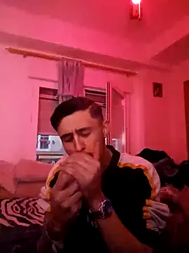 jovenestraviesos online show from March 17, 6:21 pm