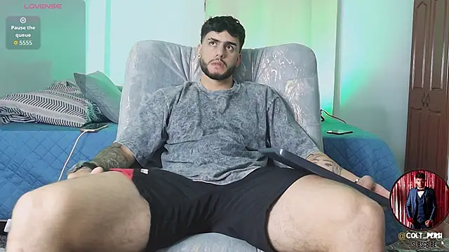 Snapshot of Colt_Perci chatting on November 25, 2:11 am Colt Perci online show from November 25, 2:11 am