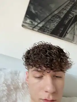 Snapshot of MiguelRausch chatting on February 25, 10:03 am MiguelRausch online show from February 25, 10:03 am