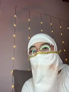 Snapshot of Maisa_issa chatting on March 3, 4:35 pm Maisa issa online show from March 3, 4:35 pm