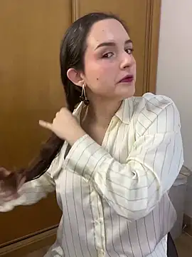 Snapshot of tatianaAlvarez1 chatting on December 19, 9:51 am tatianaAlvarez1 online show from December 19, 9:51 am