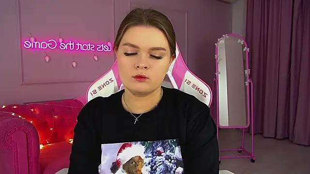 CrystalLyons online show from December 21, 6:20 am