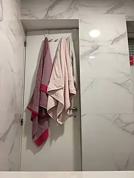 Lucascacaca online show from April 16, 8:20 pm