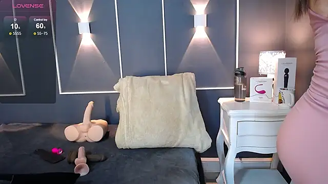 Emmawattsom online show from January 19, 1:12 pm