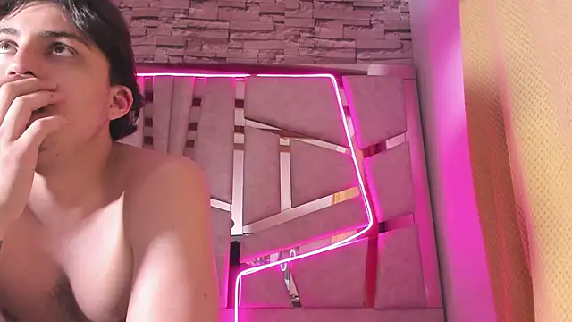 Snapshot of mia_and_austin chatting on November 7, 12:54 am mia and austin online show from November 7, 12:54 am