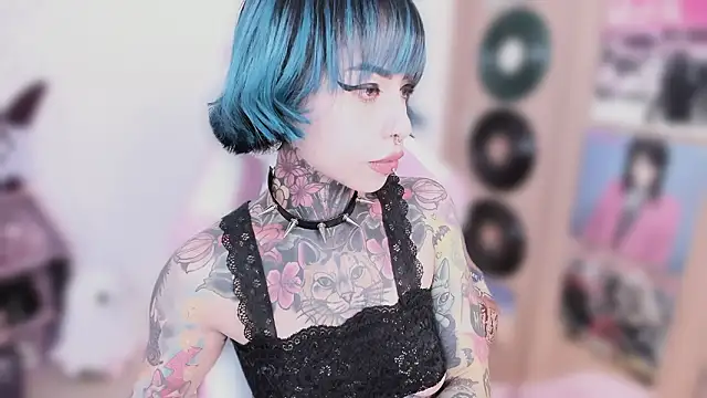 NikkiRamone online show from February 10, 10:30 am