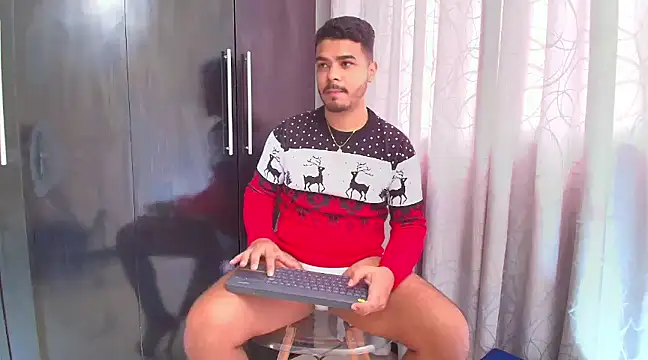 Snapshot of thiagowes chatting on December 3, 7:00 pm thiagowes online show from December 3, 7:00 pm
