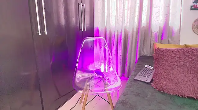 Snapshot of thiagowes chatting on December 13, 8:37 pm thiagowes online show from December 13, 8:37 pm