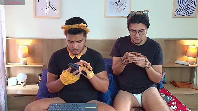 thiagowes online show from October 31, 5:47 pm