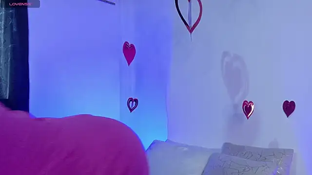 luccycollins  online show from February 25, 2:11 pm