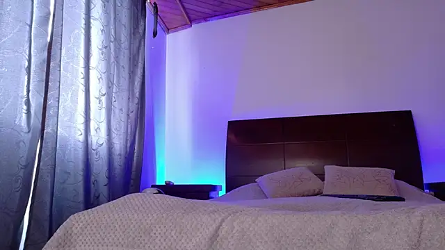 luccycollins  online show from September 19, 3:13 pm