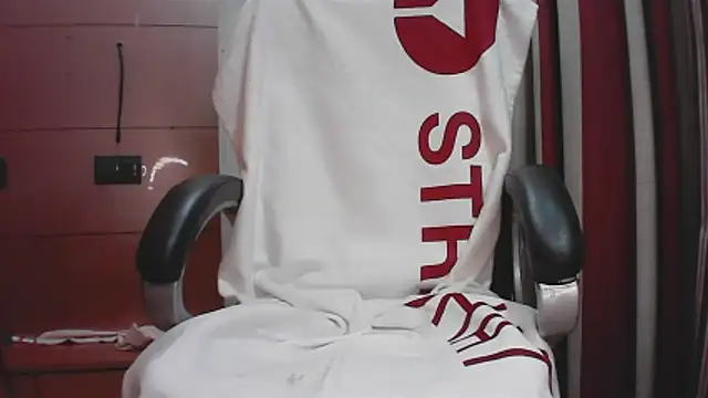 Snapshot of collage_hoty chatting on December 13, 8:47 pm collage hoty online show from December 13, 8:47 pm