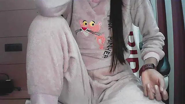 Snapshot of collage_hoty chatting on December 15, 4:55 pm collage hoty online show from December 15, 4:55 pm