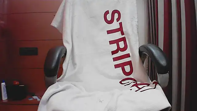 Snapshot of collage_hoty chatting on December 17, 4:57 pm collage hoty online show from December 17, 4:57 pm