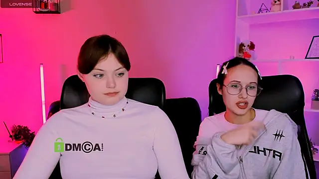 nikole kitt online show from December 15, 8:02 pm